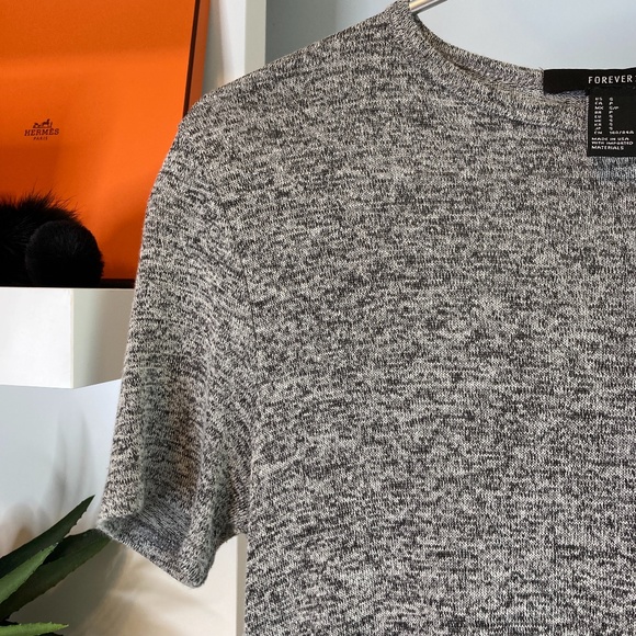 FOREVER 21 HiGHT SLITS TEE NWOT - Picture 10 of 11